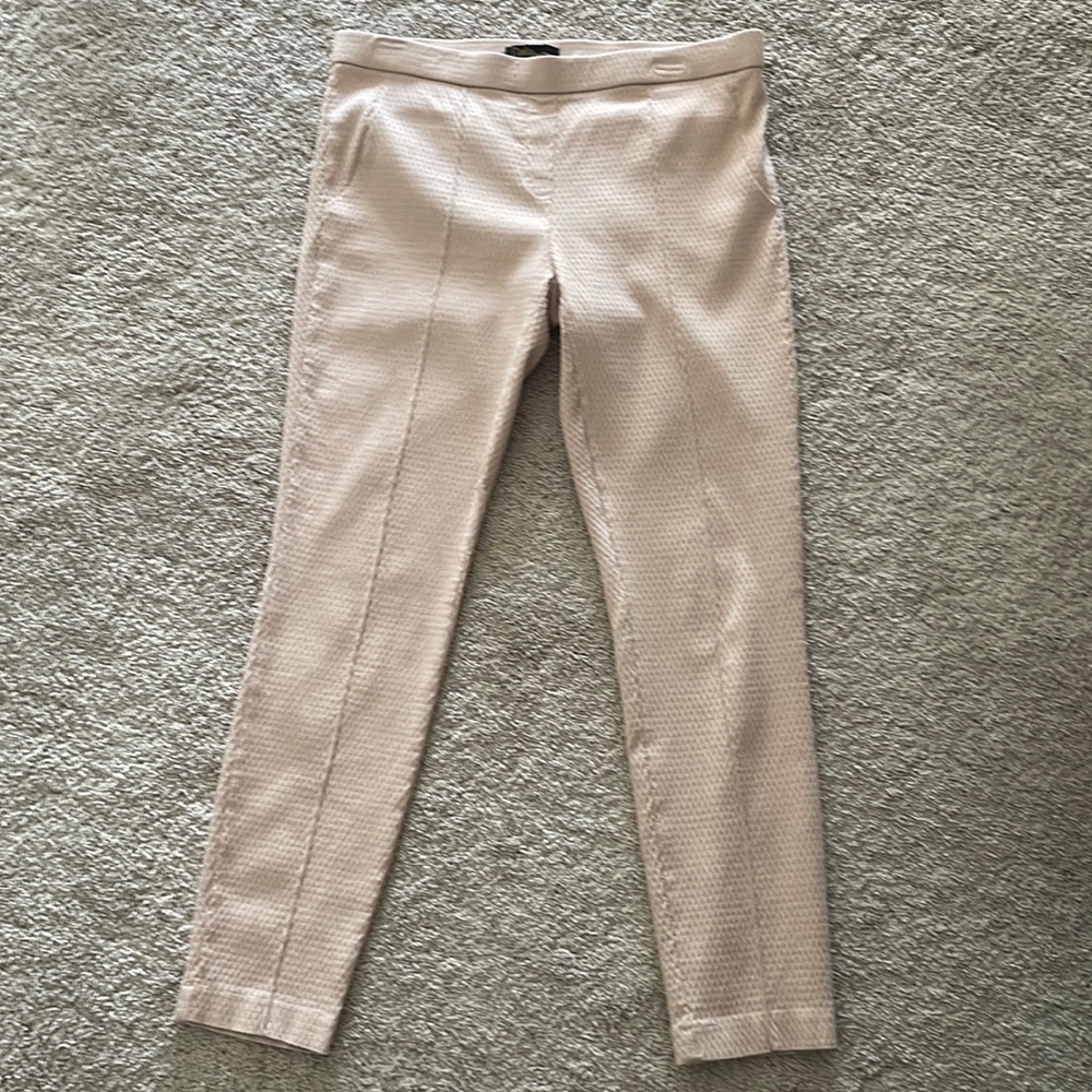 Women’s soft salmon colored leggings by Dalia size 12